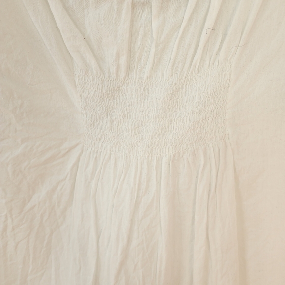 Vintage Havana cream light weight blouse w/ lace and flower pattern around neck. - Picture 8 of 10